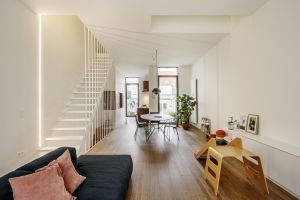 Gerenoveerde duplex met terras in hartje Berchem